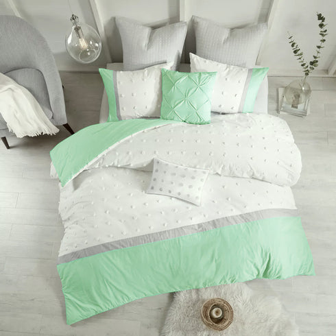 Kai Pom Pom Double Bed Microfiber Winter Comforter With 2 Pillow Covers