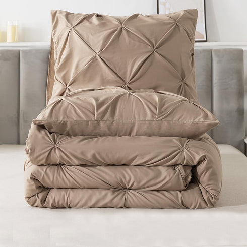 Marquis Luxurious Pinch Pleated Winter Comforter With Pillow Shams
