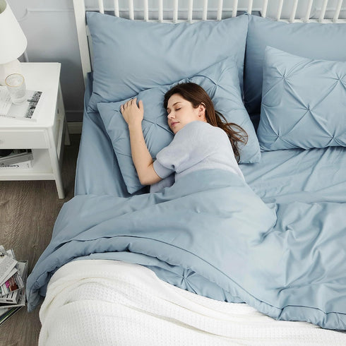 Marquis Luxurious Pinch Pleated Winter Comforter With Pillow Shams