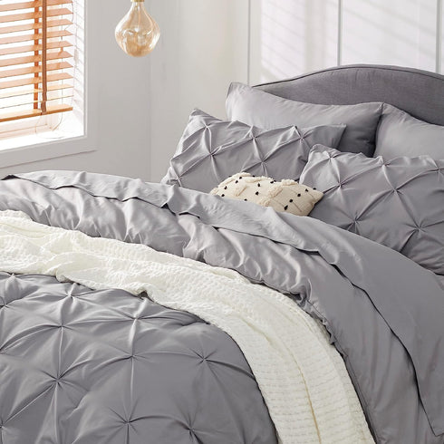 Marquis Luxurious Pinch Pleated Winter Comforter With Pillow Shams