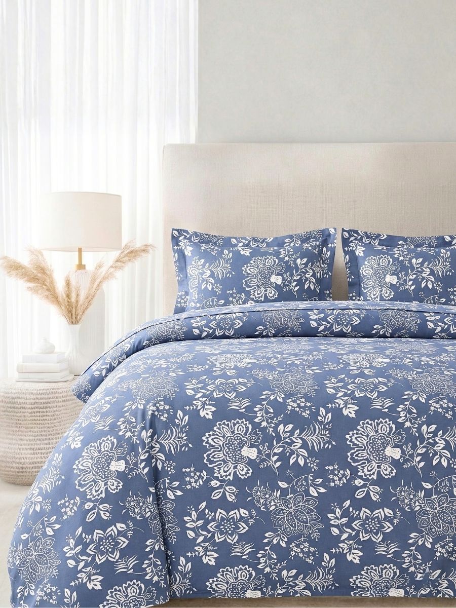 Blended Cotton Double Size Bedsheet with 2 Pillow Covers - Midnight Outline Blossom