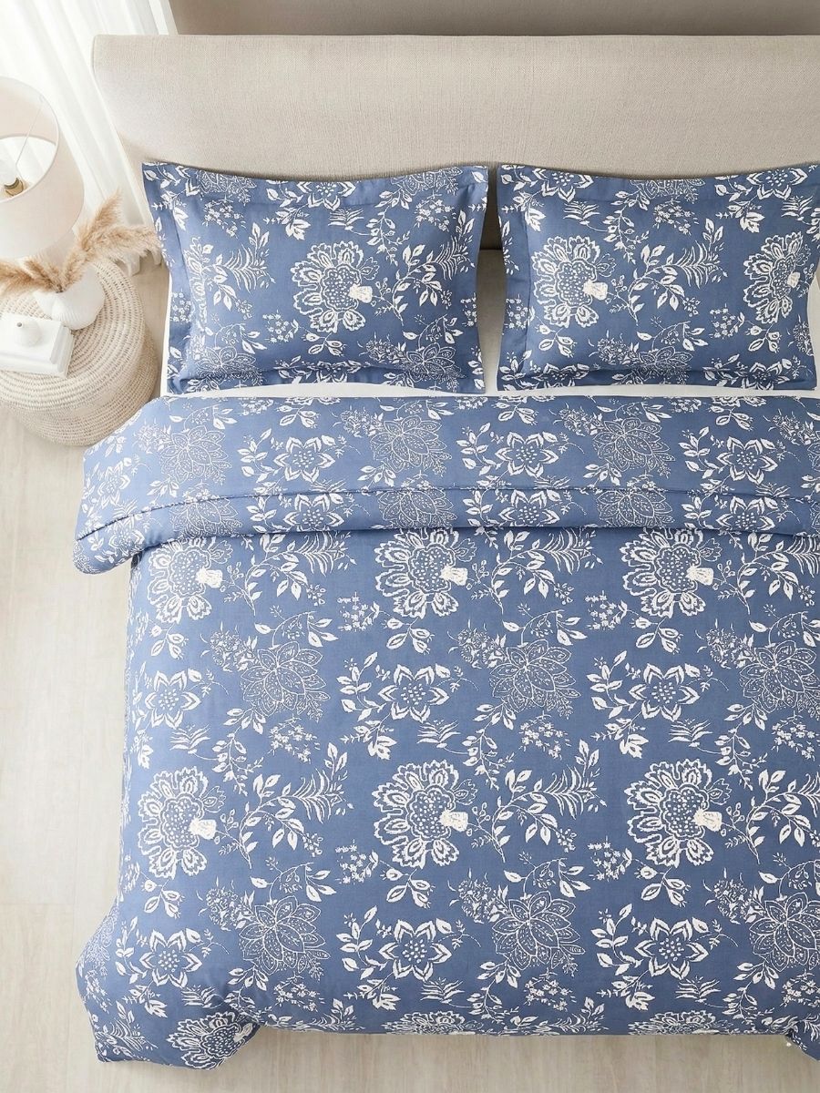 Blended Cotton Double Size Bedsheet with 2 Pillow Covers - Midnight Outline Blossom