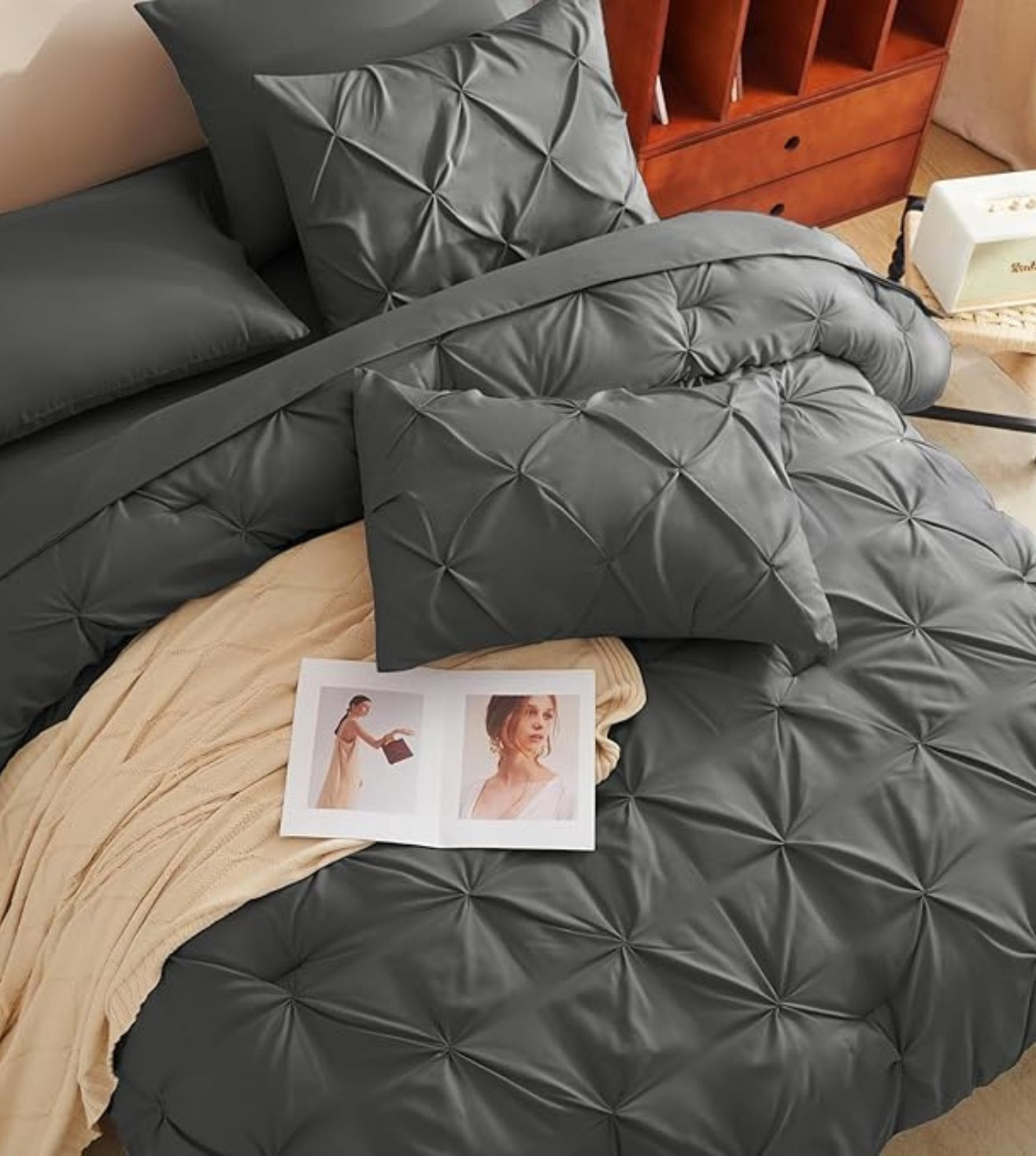 Dune Hand-Crafted Pin Tuck Comforter Set (400Tc Satin) - Gray