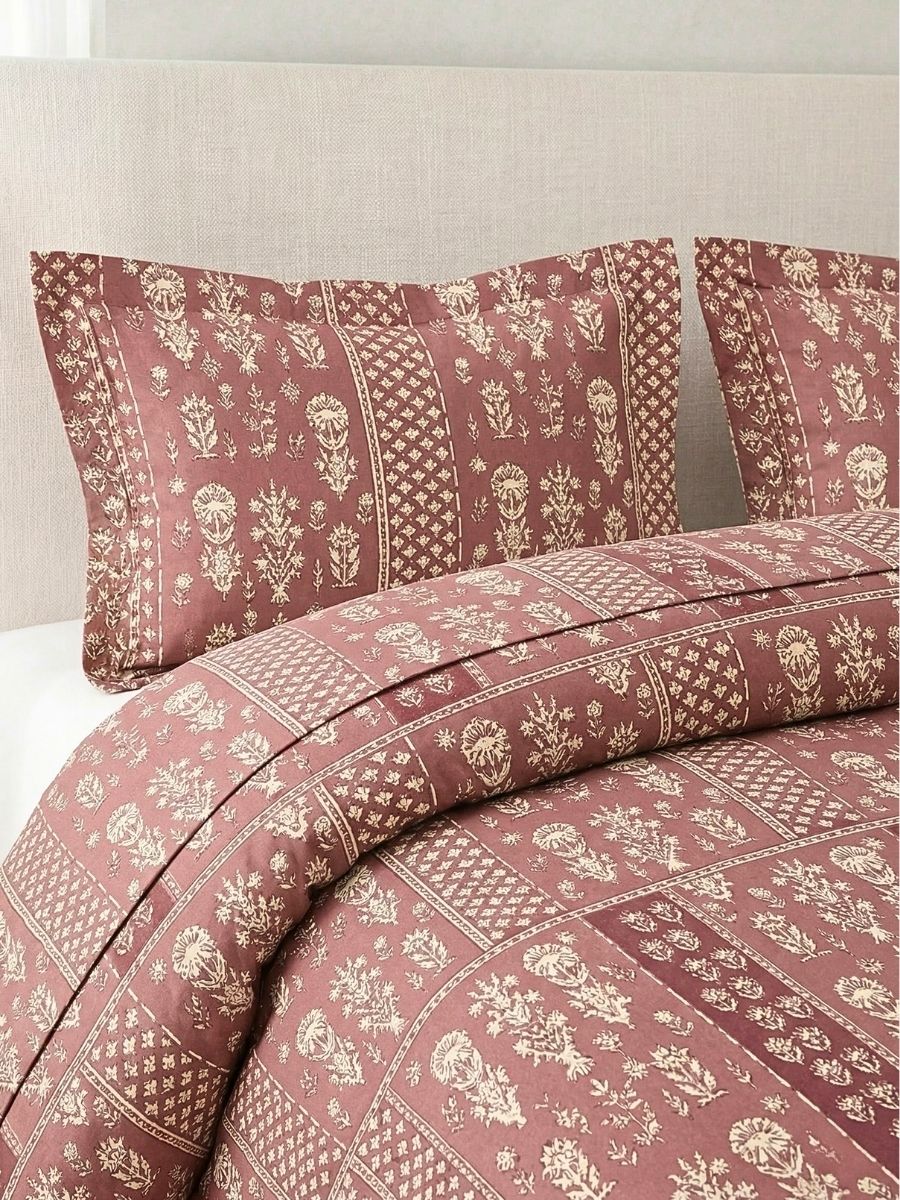 Blended Cotton Double Size Bedsheet with 2 Pillow Covers - Mughal Stripe Motif