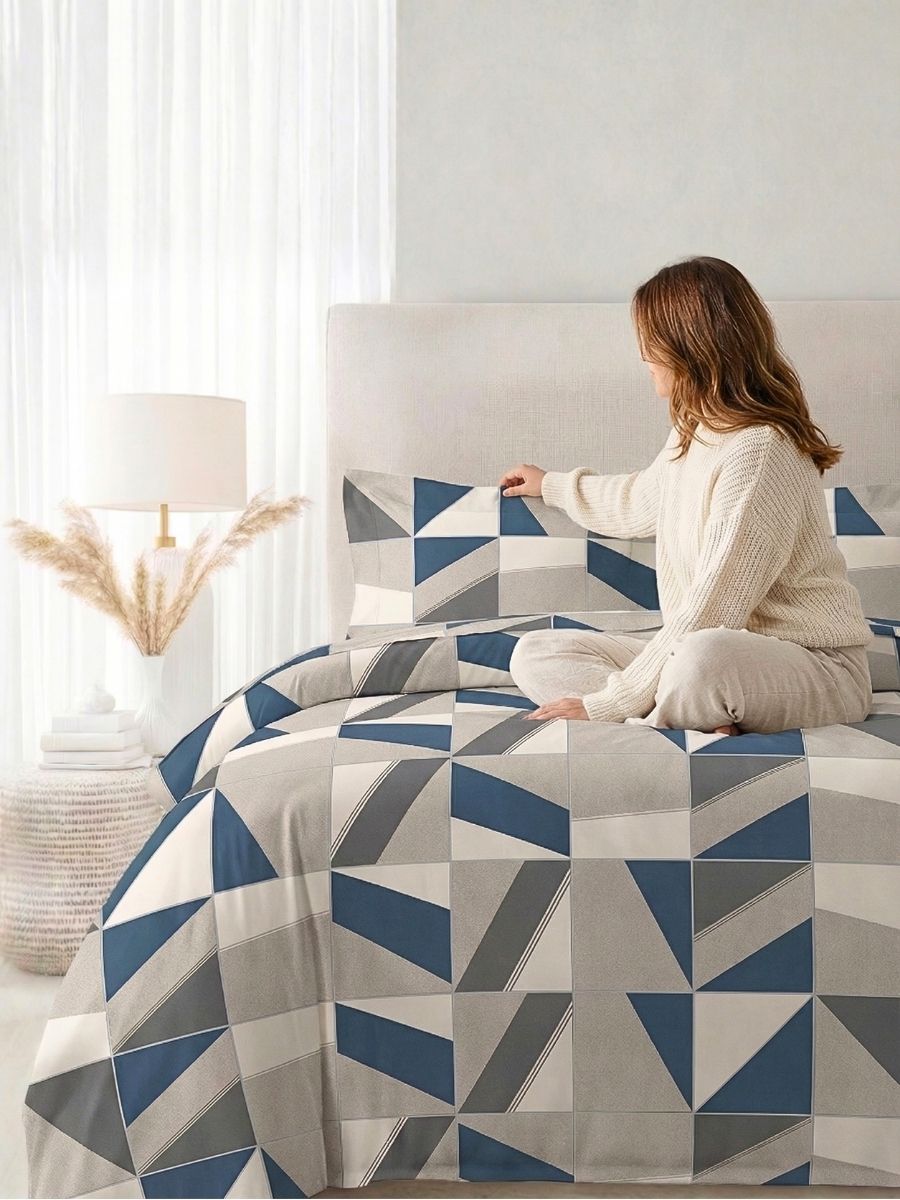 Blended Cotton Double Size Bedsheet with 2 Pillow Covers - Geometric Grid